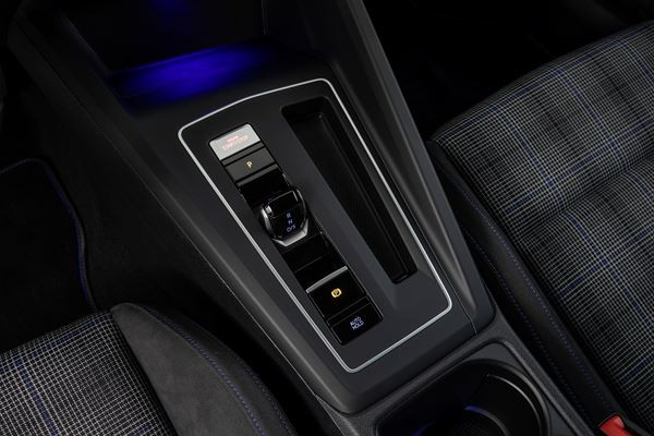 La compacte hybride rechargeable Volkswagen Golf GTE débite 245 ch et 400 Nm