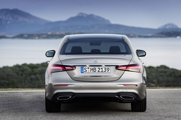 La Mercedes Classe E Berline actualisée affiche un design plus dynamique