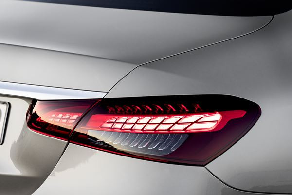 La Mercedes Classe E Berline actualisée affiche un design plus dynamique