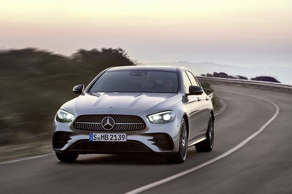 La Mercedes Classe E Berline actualisée affiche un design plus dynamique