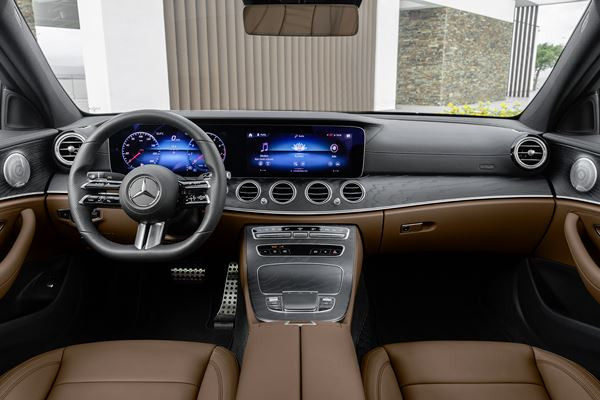 La Mercedes Classe E Berline actualisée affiche un design plus dynamique