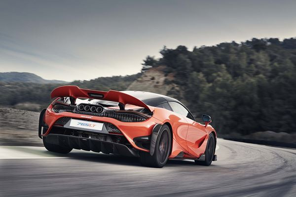 La supercar McLaren 765LT embarque un moteur V8 4 litres biturbo de 765 ch