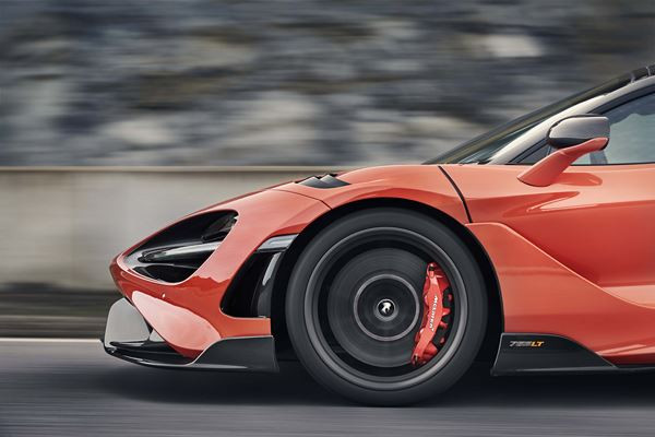 La supercar McLaren 765LT embarque un moteur V8 4 litres biturbo de 765 ch