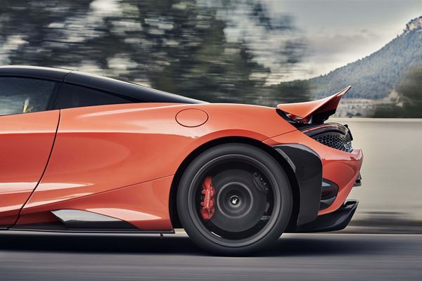 La supercar McLaren 765LT embarque un moteur V8 4 litres biturbo de 765 ch