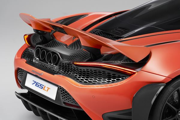 La supercar McLaren 765LT embarque un moteur V8 4 litres biturbo de 765 ch