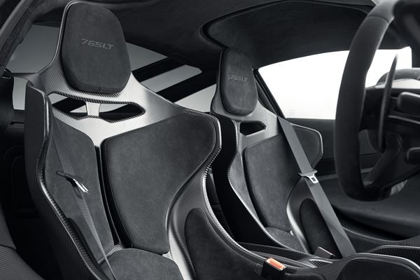 La supercar McLaren 765LT embarque un moteur V8 4 litres biturbo de 765 ch