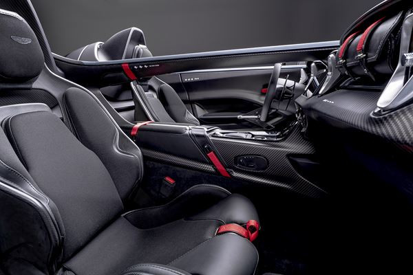 Aston Martin V12 Speedster: un speedster à bloc V12 de 700 ch et 753 Nm