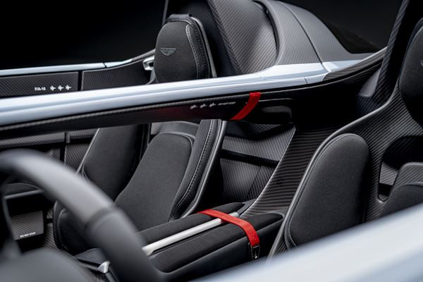 Aston Martin V12 Speedster: un speedster à bloc V12 de 700 ch et 753 Nm