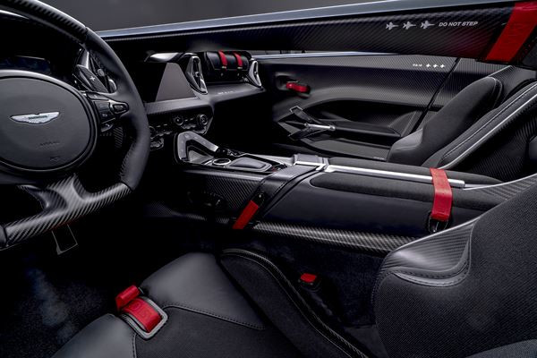 Aston Martin V12 Speedster: un speedster à bloc V12 de 700 ch et 753 Nm