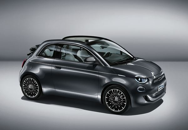 La Fiat 500 cabriolet adopte exclusivement une motorisation électrique
