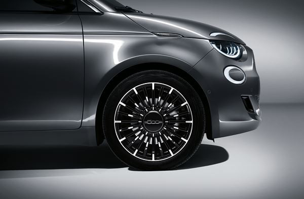 La Fiat 500 cabriolet adopte exclusivement une motorisation électrique