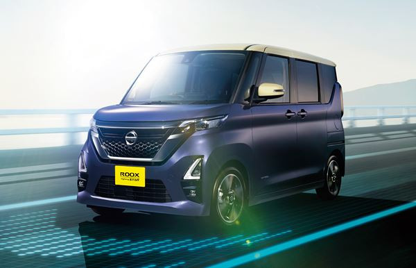 La kei-car Nissan Roox dispose de portes arrière coulissantes
