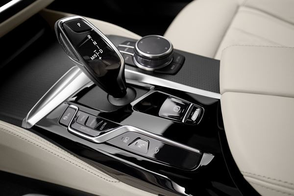 La BMW Série 5 restylée revendique un style sportif raffiné
