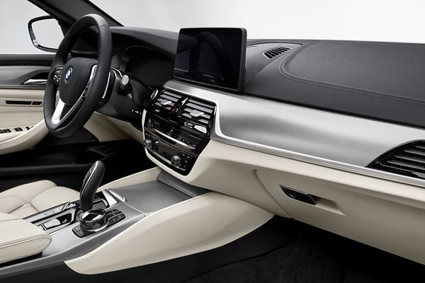 La BMW Série 5 Touring restylée revendique une prestance renforcée