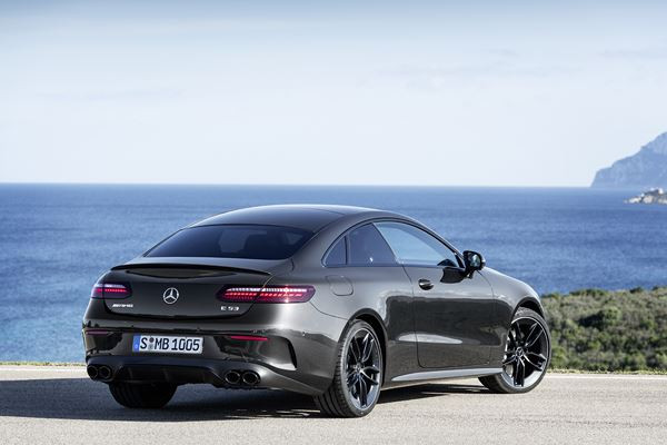 La Mercedes Classe E Coupé restylée affiche un design plus acéré