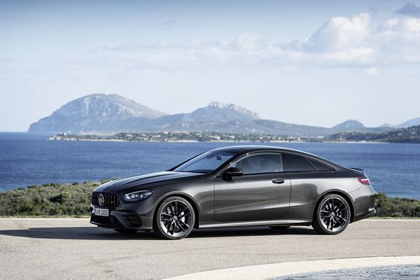 La Mercedes Classe E Coupé restylée affiche un design plus acéré