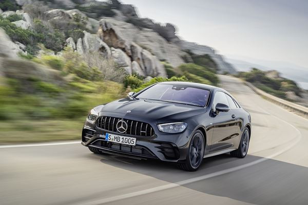 La Mercedes Classe E Coupé restylée affiche un design plus acéré