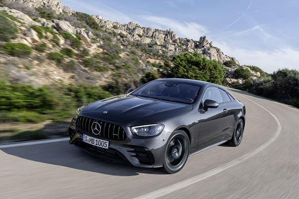 La Mercedes Classe E Coupé restylée affiche un design plus acéré