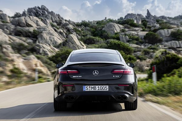 La Mercedes Classe E Coupé restylée affiche un design plus acéré