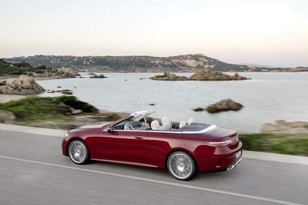 La Mercedes Classe E Cabriolet actualisée affiche un design plus acéré