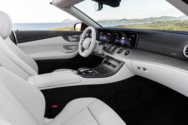 La Mercedes Classe E Cabriolet actualisée affiche un design plus acéré