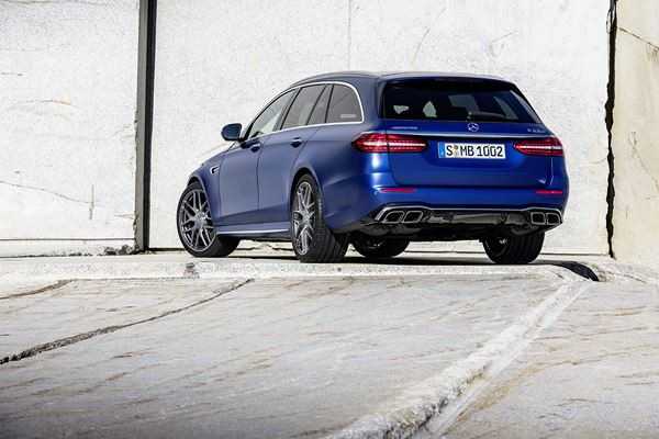 Le break Performance Mercedes-AMG E 63 4MATIC plus s'offre une mise à jour