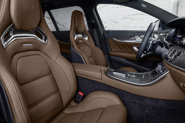 Le break Performance Mercedes-AMG E 63 4MATIC plus s'offre une mise à jour