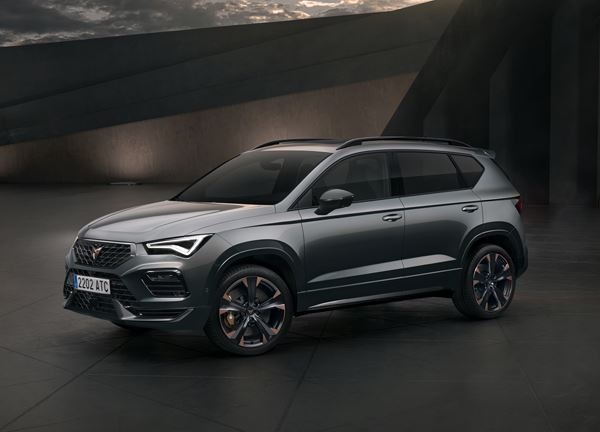 Le SUV compact haute performance Cupra Ateca affiche une allure déterminée