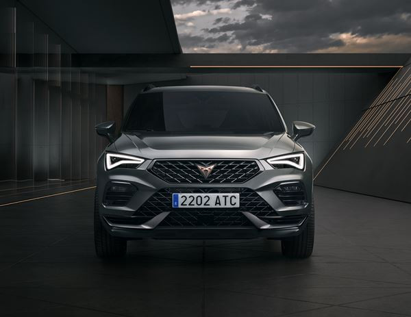 Le SUV compact haute performance Cupra Ateca affiche une allure déterminée