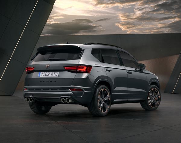 Le SUV compact haute performance Cupra Ateca affiche une allure déterminée