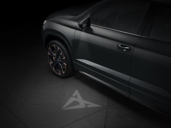 Le SUV compact haute performance Cupra Ateca affiche une allure déterminée