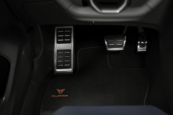 Le SUV compact haute performance Cupra Ateca affiche une allure déterminée