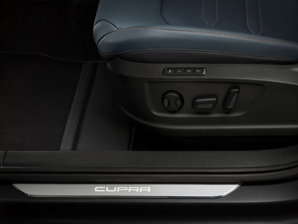 Le SUV compact haute performance Cupra Ateca affiche une allure déterminée