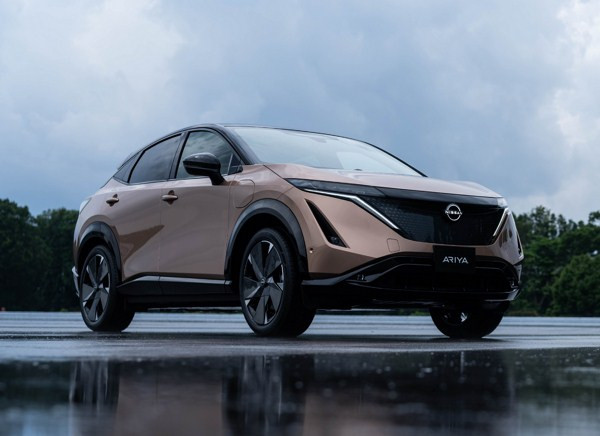 Le crossover coupé électrique Nissan Ariya affiche une autonomie de 500 km WLTP
