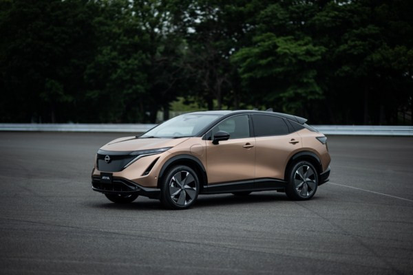 Le crossover coupé électrique Nissan Ariya affiche une autonomie de 500 km WLTP