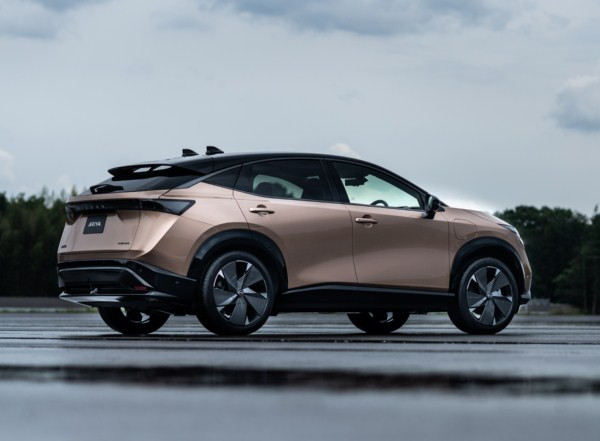 Le crossover coupé électrique Nissan Ariya affiche une autonomie de 500 km WLTP