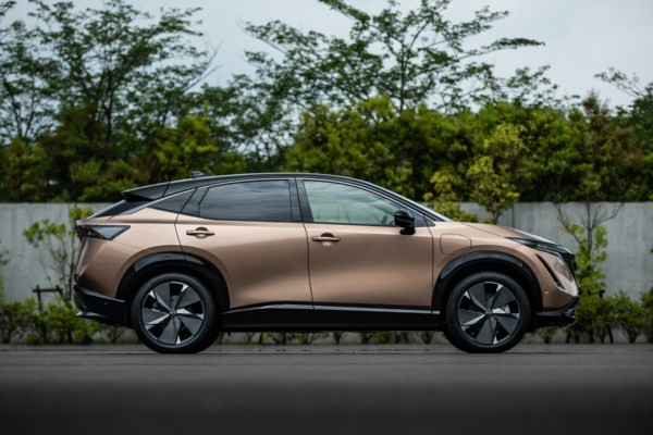 Le crossover coupé électrique Nissan Ariya affiche une autonomie de 500 km WLTP