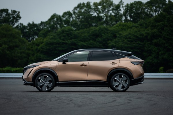 Le crossover coupé électrique Nissan Ariya affiche une autonomie de 500 km WLTP