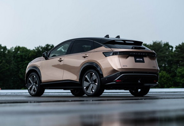 Le crossover coupé électrique Nissan Ariya affiche une autonomie de 500 km WLTP