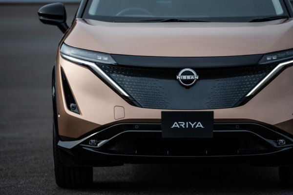 Le crossover coupé électrique Nissan Ariya affiche une autonomie de 500 km WLTP