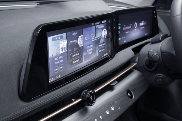 Le crossover coupé électrique Nissan Ariya affiche une autonomie de 500 km WLTP