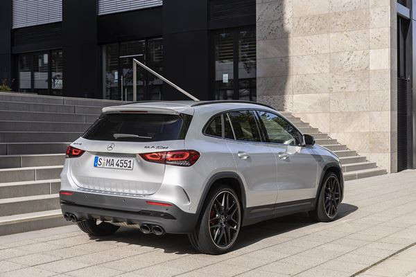 Le SUV compact Mercedes-AMG GLA 45 4Matic plus S délivre 421 ch