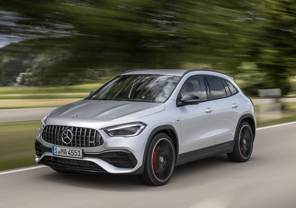 Le SUV compact Mercedes-AMG GLA 45 4Matic plus S délivre 421 ch