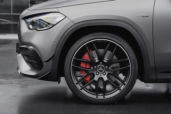 Le SUV compact Mercedes-AMG GLA 45 4Matic plus S délivre 421 ch