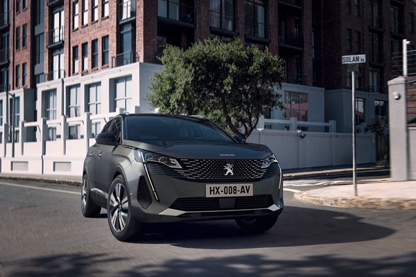 Le SUV Peugeot 3008 s'offre une face avant redessinée
