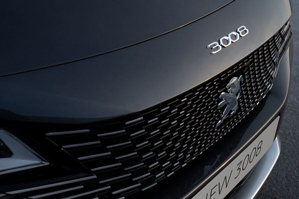 Le SUV Peugeot 3008 s'offre une face avant redessinée