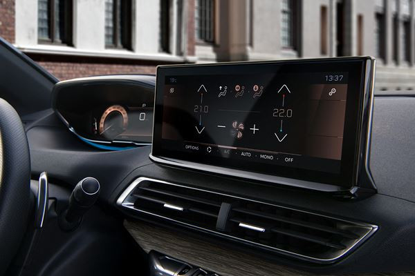 Le SUV Peugeot 3008 s'offre une face avant redessinée