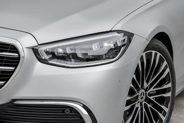 La Mercedes-Benz Classe S entend définir le segment du luxe automobile