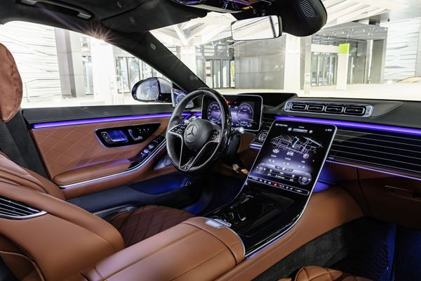 La Mercedes-Benz Classe S entend définir le segment du luxe automobile