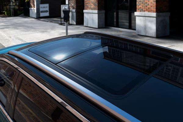 Le SUV sept places Peugeot 5008 s'offre une face avant redessinée